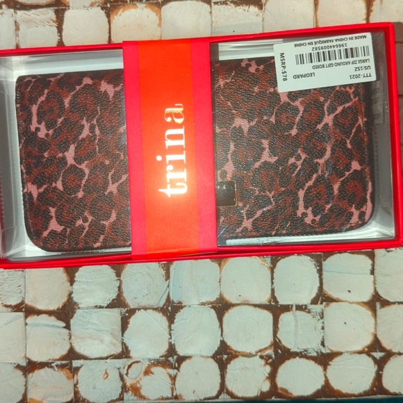 Trina Turk Wallet New - Picture 1 of 2